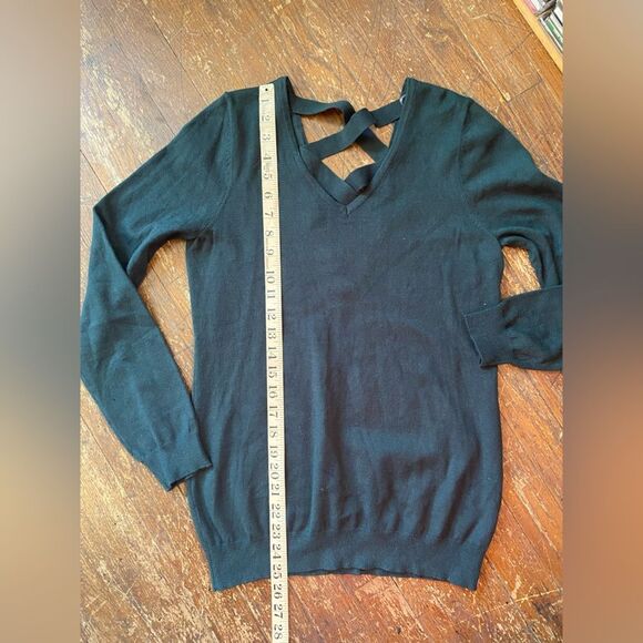 Love Ellie Hunter Green Crossback Sweater size SM - Picture 5 of 7